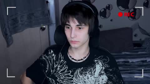 Snapshot of blue_w0rld chatting on 11.05.25 SONNYVAN online show from 11.05.25