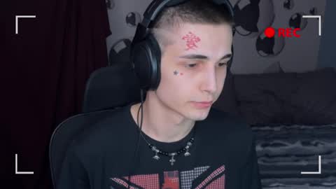 Snapshot of blue_w0rld chatting on 11.09.25 SONNYVAN online show from 11.09.25