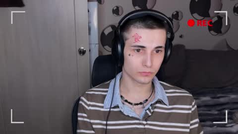 Snapshot of blue_w0rld chatting on 11.11.25 SONNYVAN online show from 11.11.25