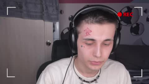 Snapshot of blue_w0rld chatting on 11.19.25 SONNYVAN online show from 11.19.25