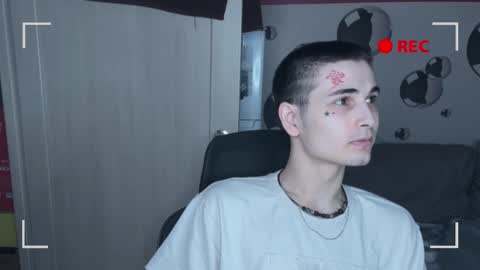 Snapshot of blue_w0rld chatting on 11.20.25 SONNYVAN online show from 11.20.25