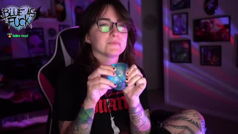 Snapshot of blueasfuck chatting on 12.20.24 Blue online show from 12.20.24