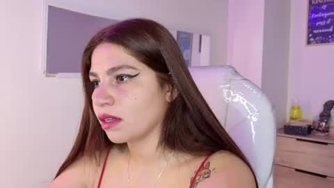 Snapshot of bluee_hazell chatting on 06.17.26 online show from 06.17.26