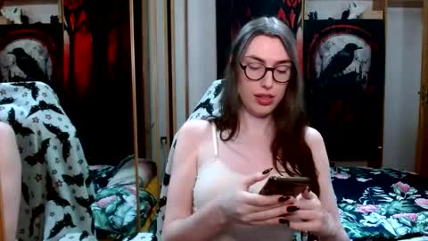 Snapshot of bluerose98 chatting on 11.08.25 Bluerose online show from 11.08.25