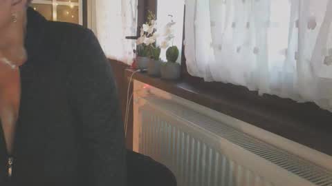 Snapshot of blueskysierra chatting on 11.30.25 Sierra online show from 11.30.25