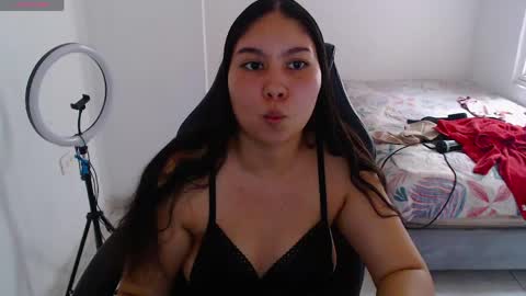 Snapshot of blumbum chatting on 05.11.26 Hey guysI am BrendaWelcome my room online show from 05.11.26