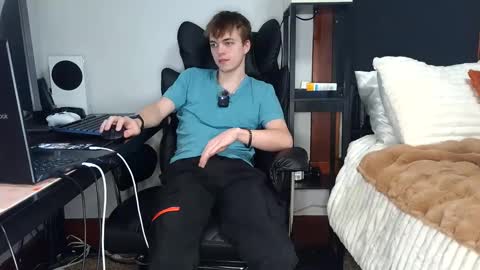 Snapshot of bobby72738 chatting on 09.11.25 bobby72738 online show from 09.11.25