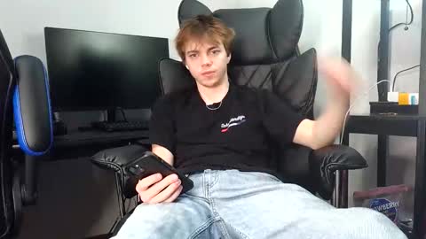 Snapshot of bobby72738 chatting on 11.22.25 bobby72738 online show from 11.22.25