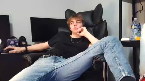 Snapshot of bobby72738 chatting on 11.29.25 bobby72738 online show from 11.29.25