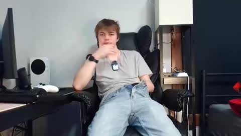 Snapshot of bobby72738 chatting on 12.16.25 bobby72738 online show from 12.16.25