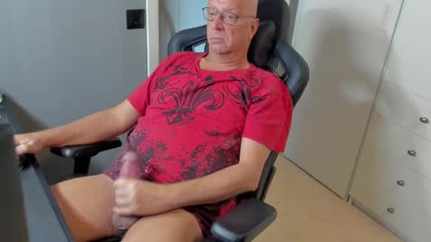 Snapshot of bobo_k chatting on 02.16.25 bobo_k online show from 02.16.25