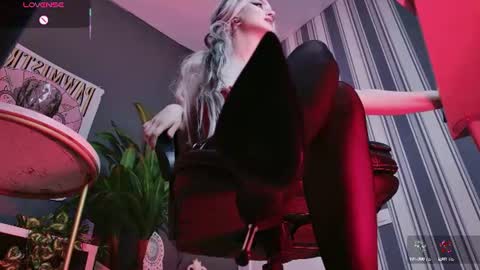 Snapshot of bogemabella chatting on 07.03.26 Your Mistress Bella online show from 07.03.26