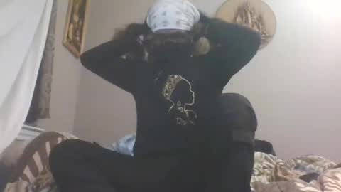 Snapshot of bombazzzari chatting on 12.30.24 bomb. azz. zari. unicorn CD online show from 12.30.24