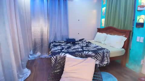 bombshelllaurax online show from 04.30.26
