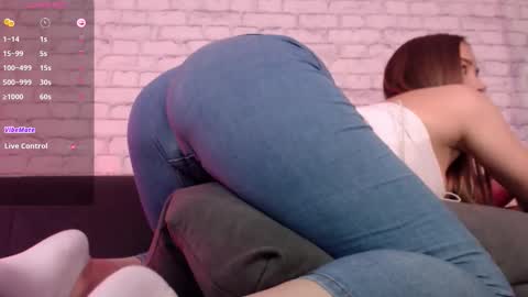 Snapshot of bonbon_aria chatting on 11.27.25 Aria online show from 11.27.25