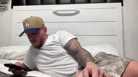 Snapshot of boner4you1994 chatting on 10.14.25 boner4you1994 online show from 10.14.25