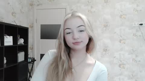 Snapshot of bonggarrido chatting on 10.21.25 Ella online show from 10.21.25