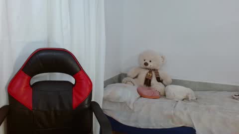 Snapshot of bonni_blonde chatting on 12.18.24 Bonnie online show from 12.18.24