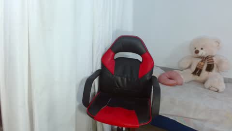 Snapshot of bonni_blonde chatting on 12.19.24 Bonnie online show from 12.19.24