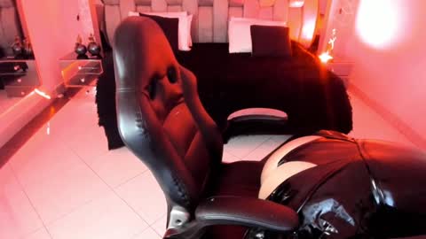 Bonnie  online show from 01.09.25