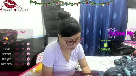 Snapshot of bonnie_lam_ chatting on 01.04.25 bonnie lam hello welcome to my room I hope you have fun and you can reach your maximum pleasure here with me online show from 01.04.25