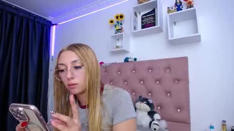 Soffy Brooks Independent model online show from 10.10.25