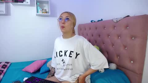 Snapshot of bonny_clyde_xx_ chatting on 10.28.25 Soffy Brooks Independent model online show from 10.28.25