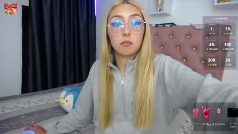 Snapshot of bonny_clyde_xx_ chatting on 12.15.25 Soffy Brooks Independent model online show from 12.15.25