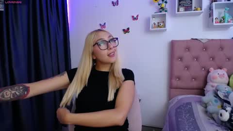 Soffy Brooks Independent model online show from 05.08.26