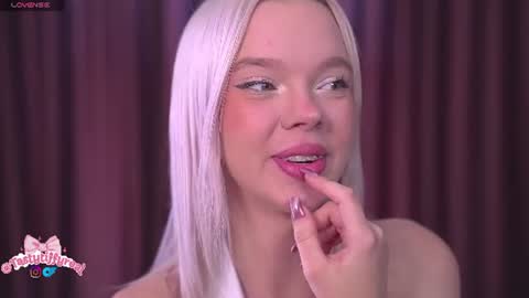 Snapshot of boobybliss chatting on 06.15.26 Alina online show from 06.15.26