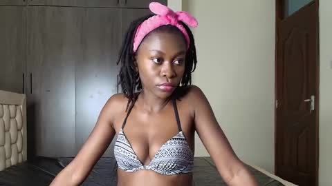 Snapshot of booty_queen001 chatting on 01.31.25 Heather online show from 01.31.25