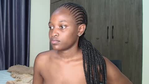 Snapshot of booty_queen001 chatting on 03.10.25 Heather online show from 03.10.25