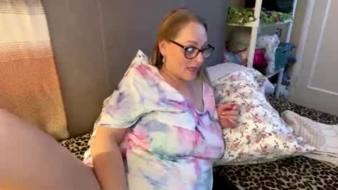 Snapshot of bossmomma chatting on 01.29.25 BossMom online show from 01.29.25