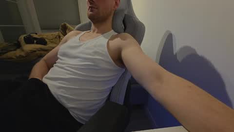 Snapshot of bottomtsinner chatting on 03.06.26 bottomtsinner online show from 03.06.26