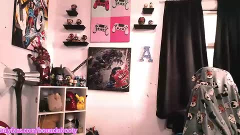 Snapshot of bouncinbooty chatting on 05.23.26 Pumpkin Butt online show from 05.23.26