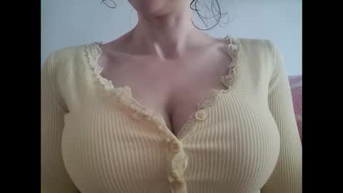 Bouncy Queen Majesty online show from 06.10.26