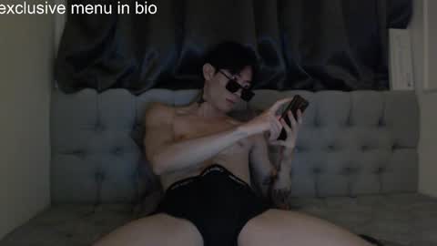 Snapshot of boxman556990 chatting on 11.21.25 boxman556990 online show from 11.21.25