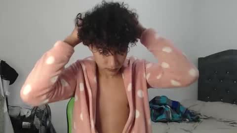 Snapshot of boy_coll chatting on 04.11.26 jerry online show from 04.11.26