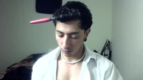 Boy Astro online show from 12.11.24