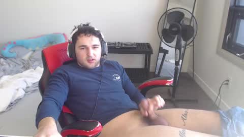 Snapshot of boybigcocks chatting on 02.20.25 For business or to fuck me contact me boybigcocks Follow my OF online show from 02.20.25