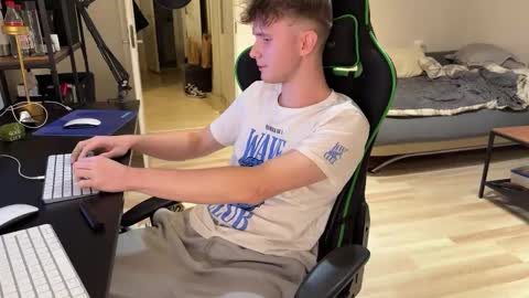 Snapshot of boykik chatting on 12.14.24 Eddie online show from 12.14.24