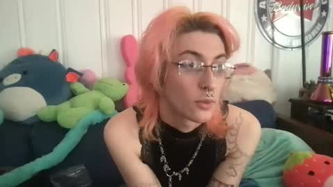 Snapshot of boywithbug chatting on 02.04.25 boywithbug online show from 02.04.25