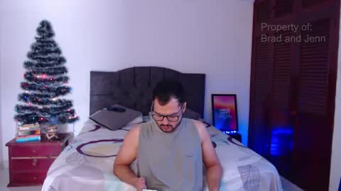 Snapshot of bradandjenn chatting on 12.24.24 Your favorite couple and the best butt on Chatur online show from 12.24.24