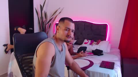 Snapshot of bradandjenn chatting on 09.26.25 Your favorite couple and the best butt on Chatur online show from 09.26.25