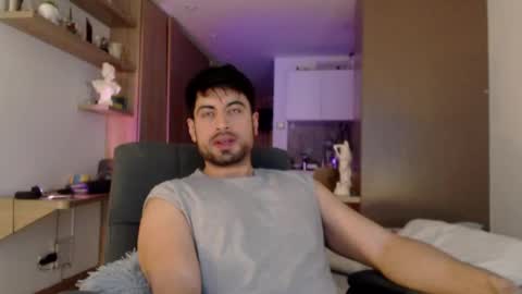 Snapshot of bradley_muscle chatting on 09.19.25 Bradley online show from 09.19.25