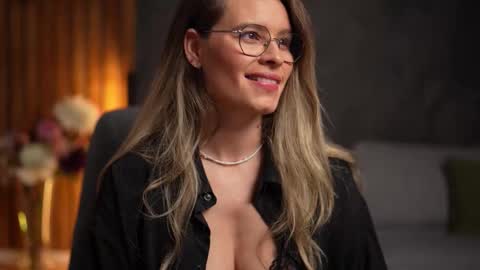 Snapshot of brandywhite chatting on 12.03.25 Alex online show from 12.03.25