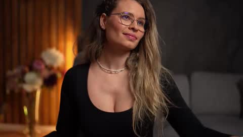 Snapshot of brandywhite chatting on 12.04.25 Alex online show from 12.04.25