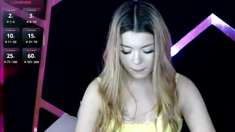 Snapshot of breezelle chatting on 12.13.25 Zeline online show from 12.13.25