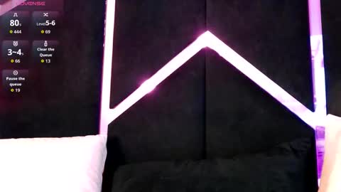 Snapshot of breezelle chatting on 12.15.25 Zeline online show from 12.15.25