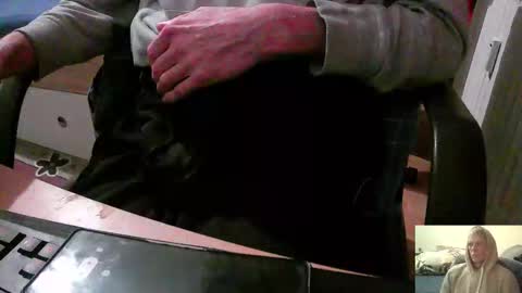 Snapshot of bremer64 chatting on 10.19.25 bremer64 online show from 10.19.25